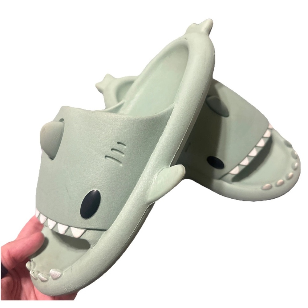 Crayon Friends Unisex 40-41 Shark Slides Mint Green Casual Fun Sandals Comfy